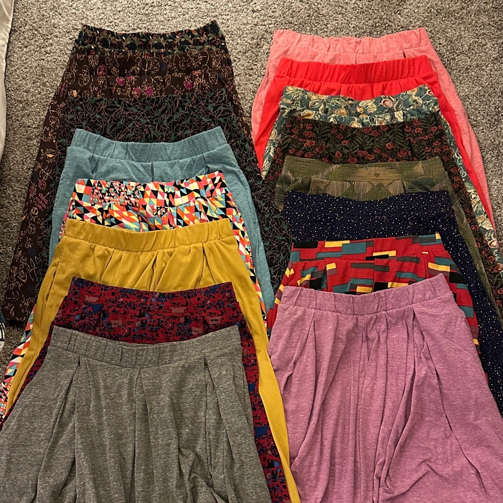 LuLaRoe Lot of 16 Size XS Madison Pleated Skirts with Pockets